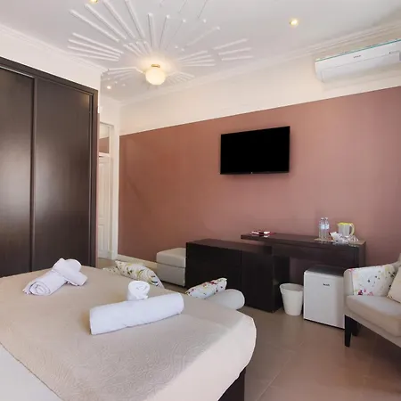 Happy House Comfort 3*